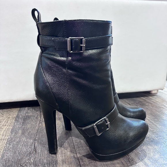 Vera Wang Shoes - Vera Wang Black Heeled Boots